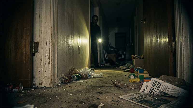 Watch AUGUST UNDERGROUND (2001) via external source